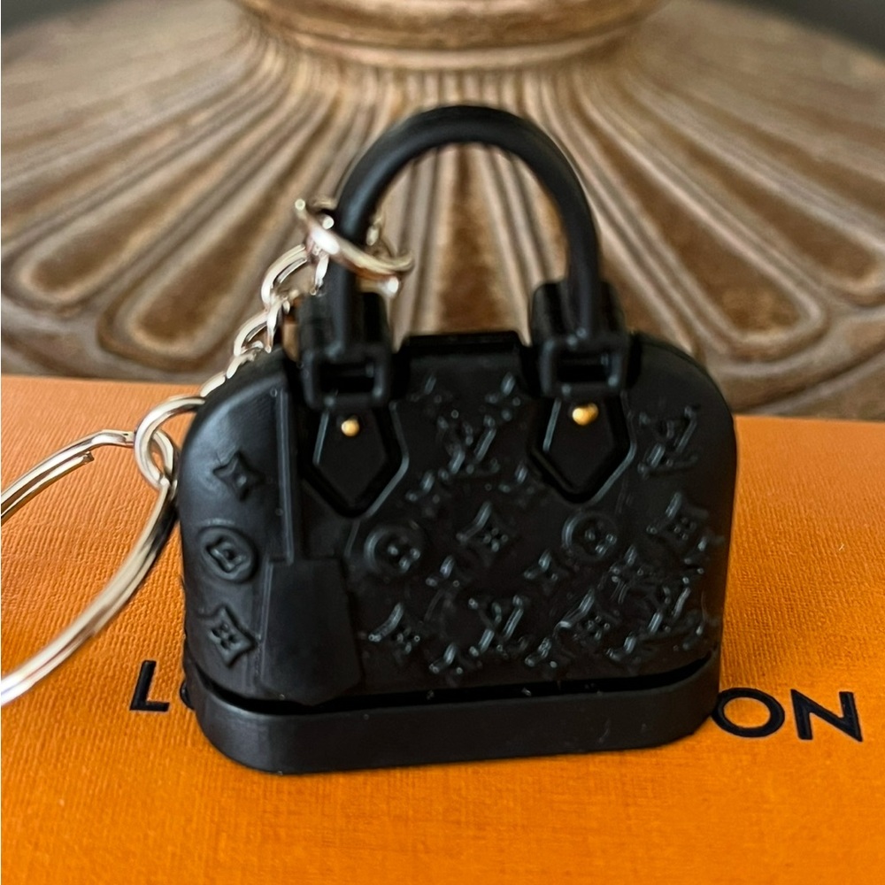 LV and Dior Fashion Keychains - Picture 6 of 12